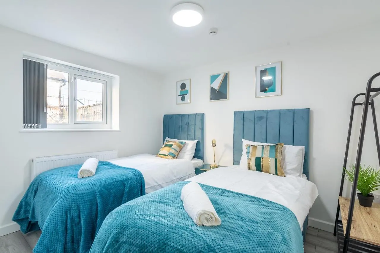 Exquisite Cardiff Apartments- With Garden Lounge & Games Room 0*,  United Kingdom