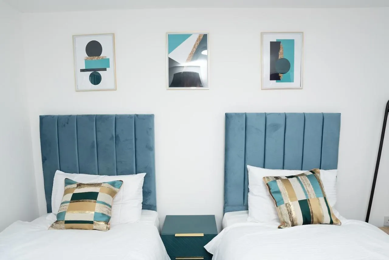 Exquisite Cardiff Apartments- With Garden Lounge & Games Room