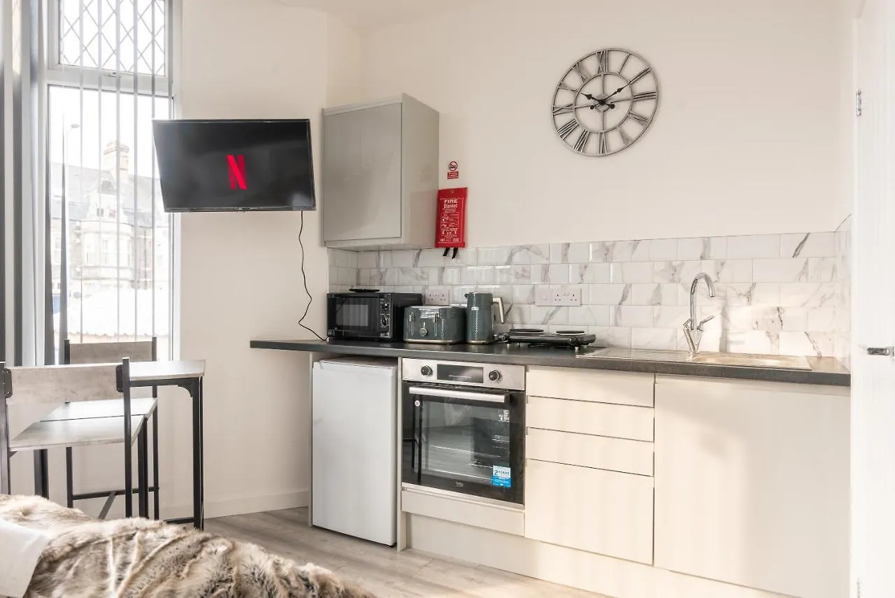 Exquisite Cardiff Apartments- With Garden Lounge & Games Room 0*,