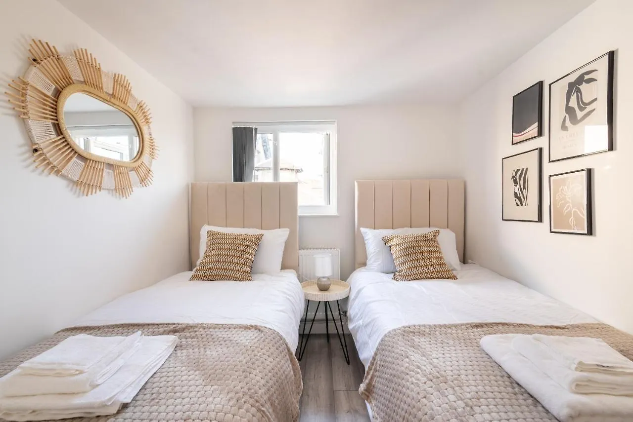 Exquisite Cardiff Apartments- With Garden Lounge & Games Room United Kingdom