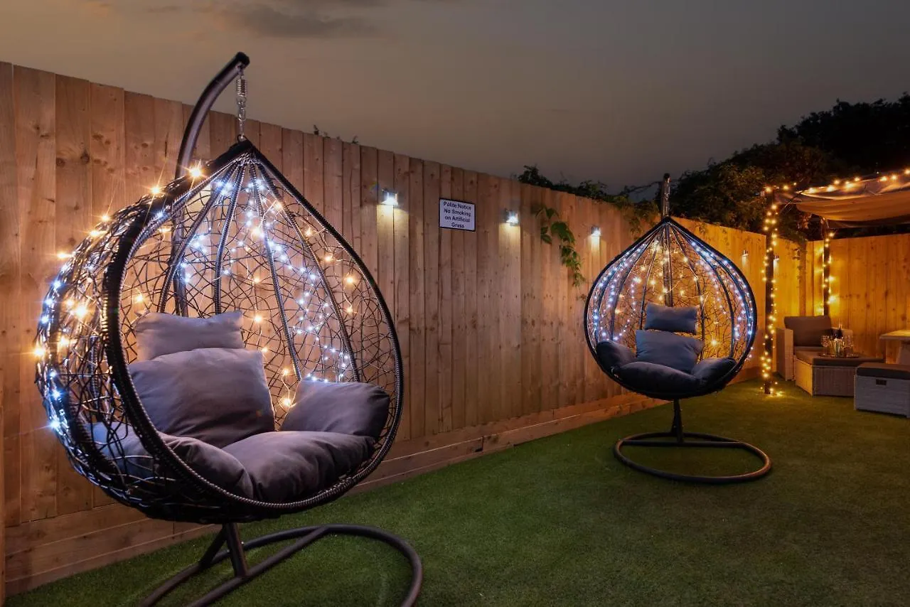 Apartment Exquisite Cardiff Apartments- With Garden Lounge & Games Room