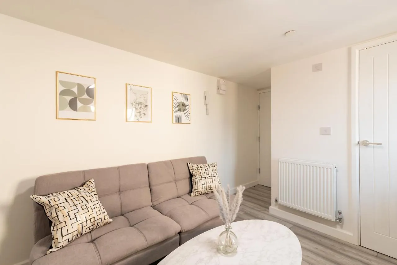 Exquisite Cardiff Apartments- With Garden Lounge & Games Room 0*,  United Kingdom