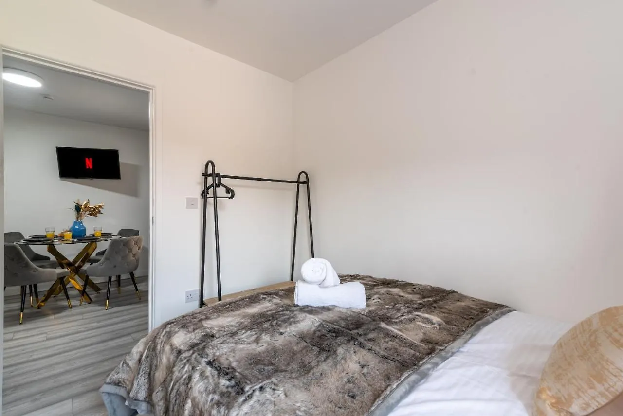Exquisite Cardiff Apartments- With Garden Lounge & Games Room United Kingdom