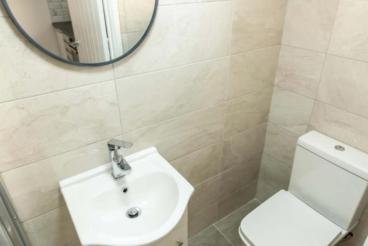 Exquisite Cardiff Apartments- With Garden Lounge & Games Room