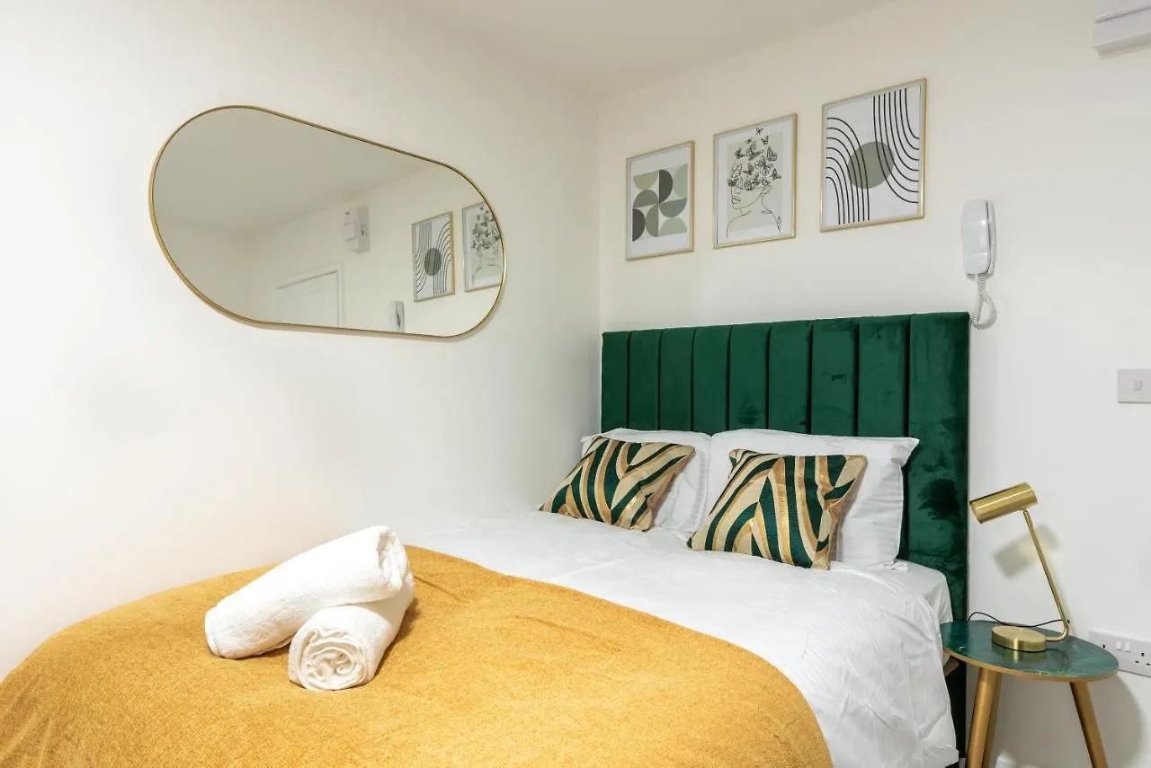 Exquisite Cardiff Apartments- With Garden Lounge & Games Room Apartment