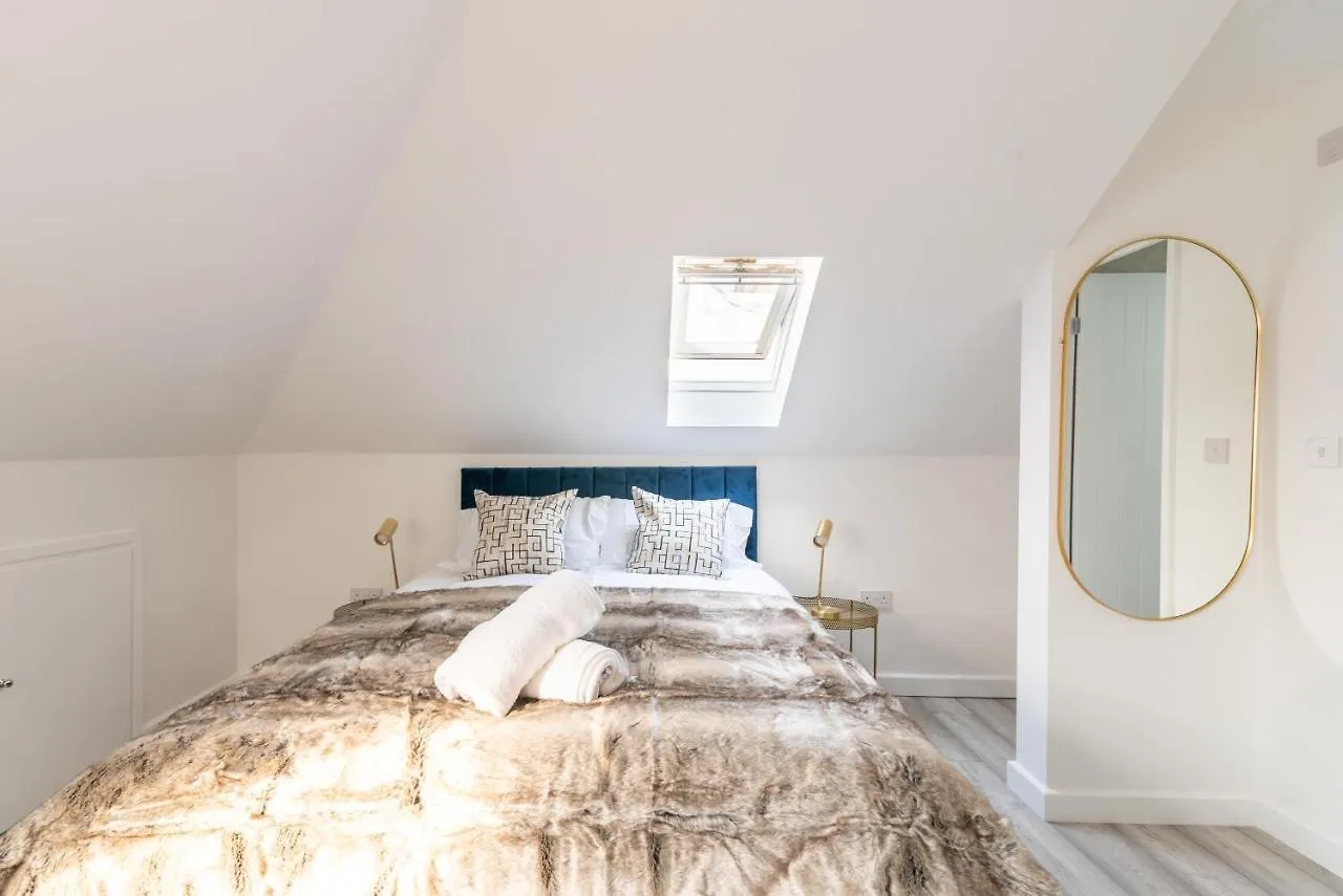 Exquisite Cardiff Apartments- With Garden Lounge & Games Room Apartment